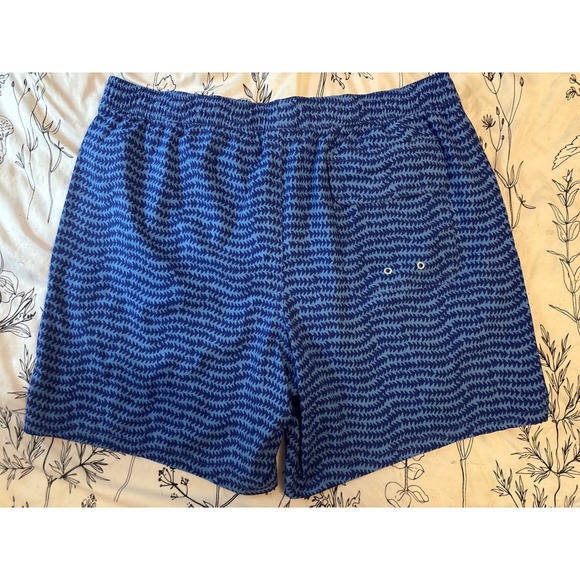 Vineyard Vines Men's Chappy 7" All‎ Over Blue Print Lined Swim Trunks, Large - Picture 4 of 6